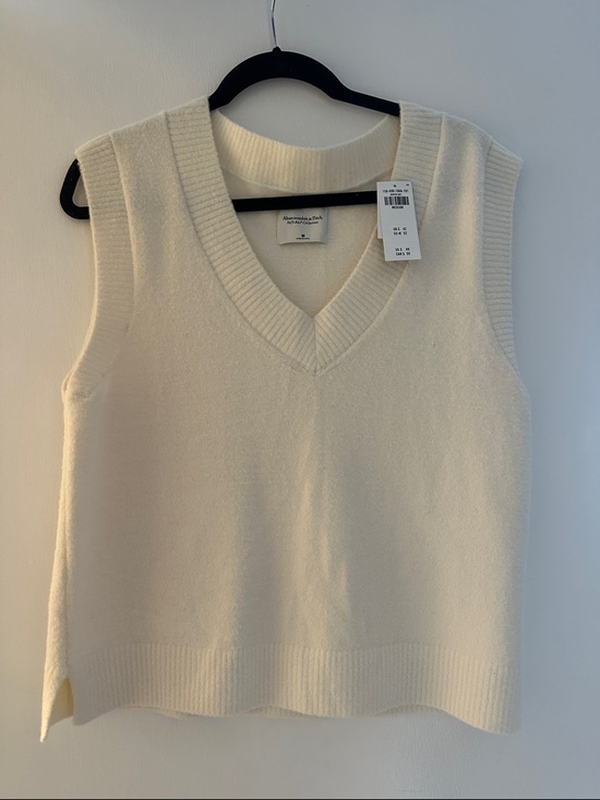 Abercrombie & Fitch Sweaters - Abercrombie & Fitch Ivory V-Neck Sweater Vest